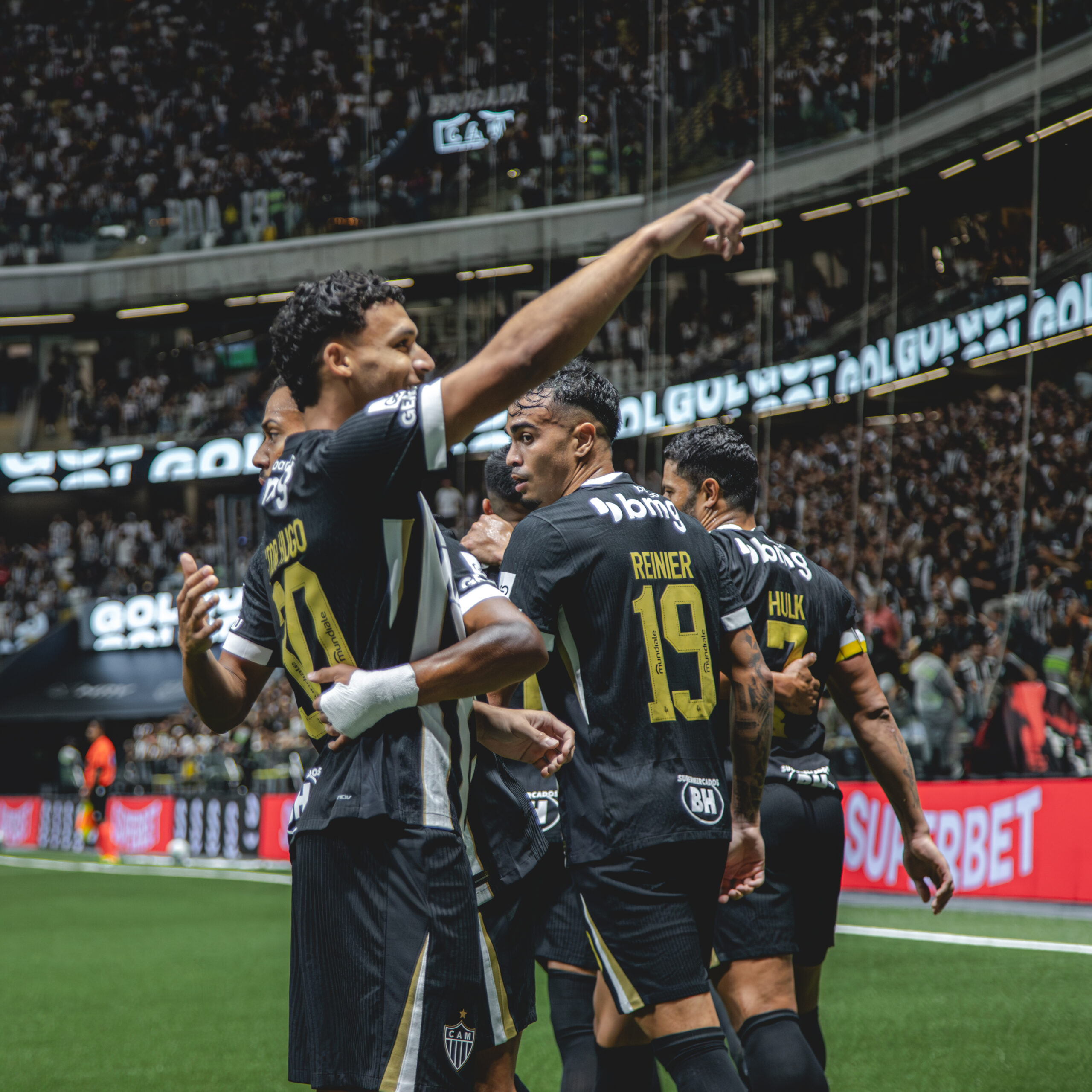 Ataque atleticano comemora primeiro gol