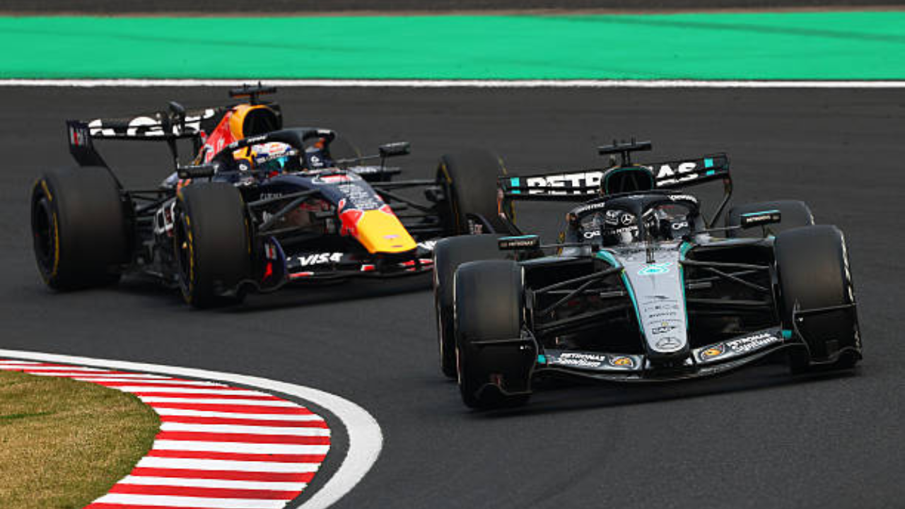 Foto do carro da Mercedes e a Red Bull Racing