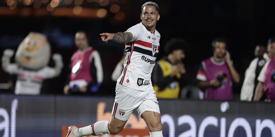 Luciano decide e São Paulo volta a vencer