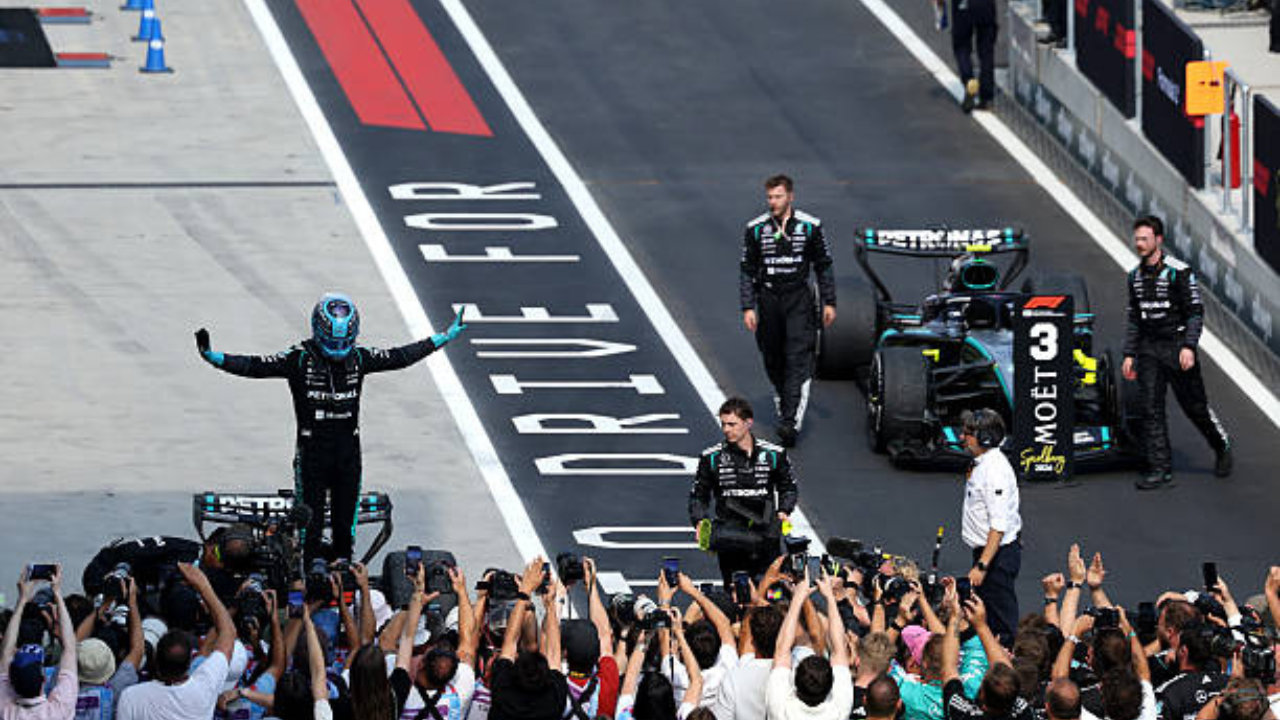 Foto do George Russell comemorando a vitória no GP da Áustria