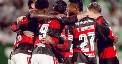 Com dois gols de Pedro, Flamengo goleia lanterna Chapecoense em jogo protocolar