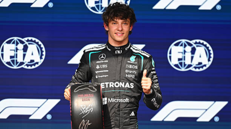 Foto de Kimi Antonelli após ser o pole position do GP da Bélgica