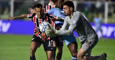 Rafael defende em empate na Bolívia.