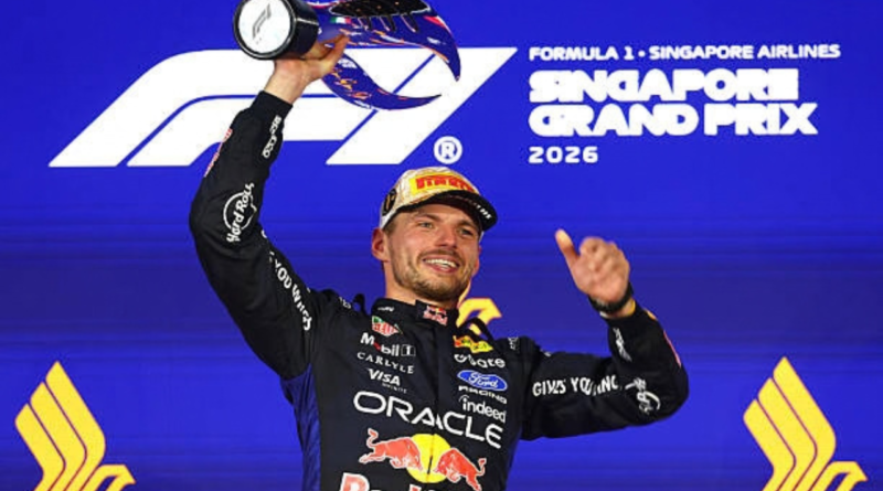 Imagem de Max Verstappen comemorando no GP de Singapura