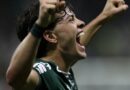 Palmeiras amassa Corinthians e segue na caça pela liderança