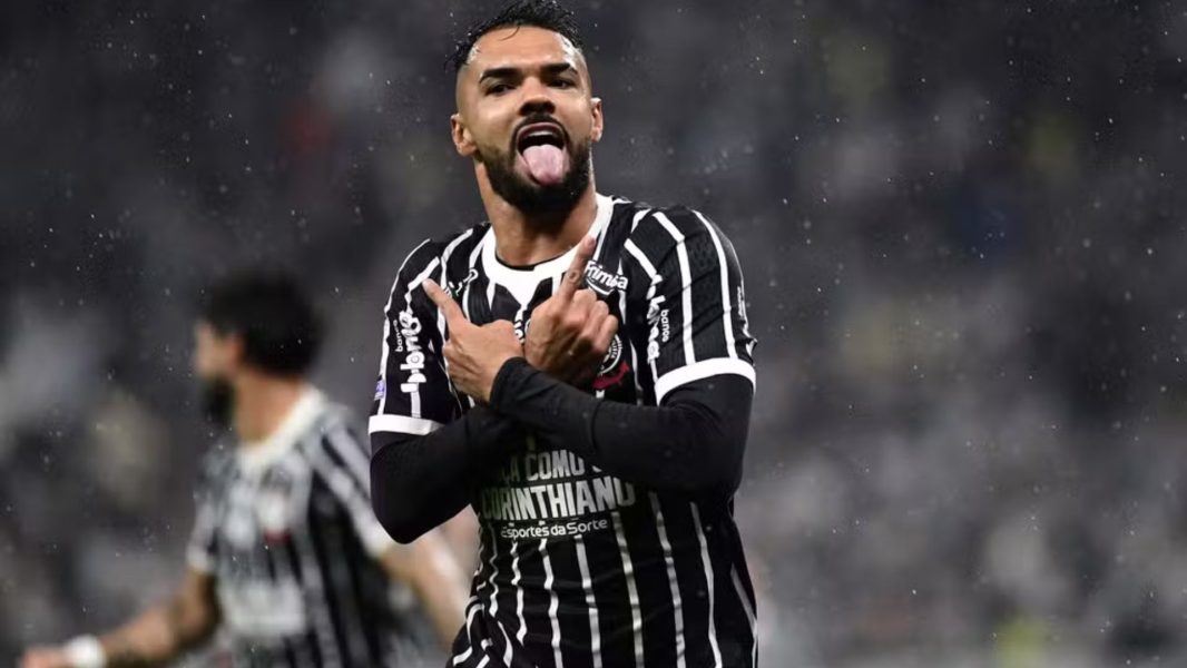 Raniele imita comemoração de Ronaldo em vitória do Corinthians. Foto: Marcos Ribolli