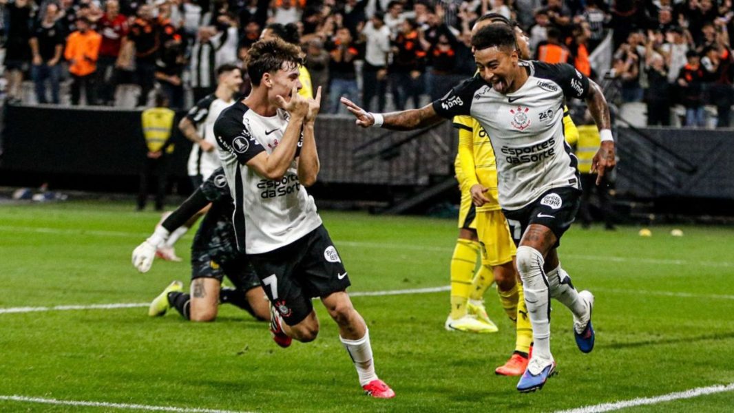 Jesse Lingard comemora seu primeiro gol na Libertadores. Foto: Joca Duarte/Agência O Dia/Estadão Conteúdo
